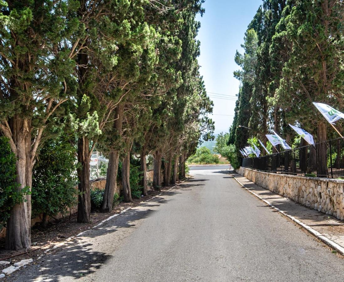 Eden Inn Zihron Yaakov Exterior foto