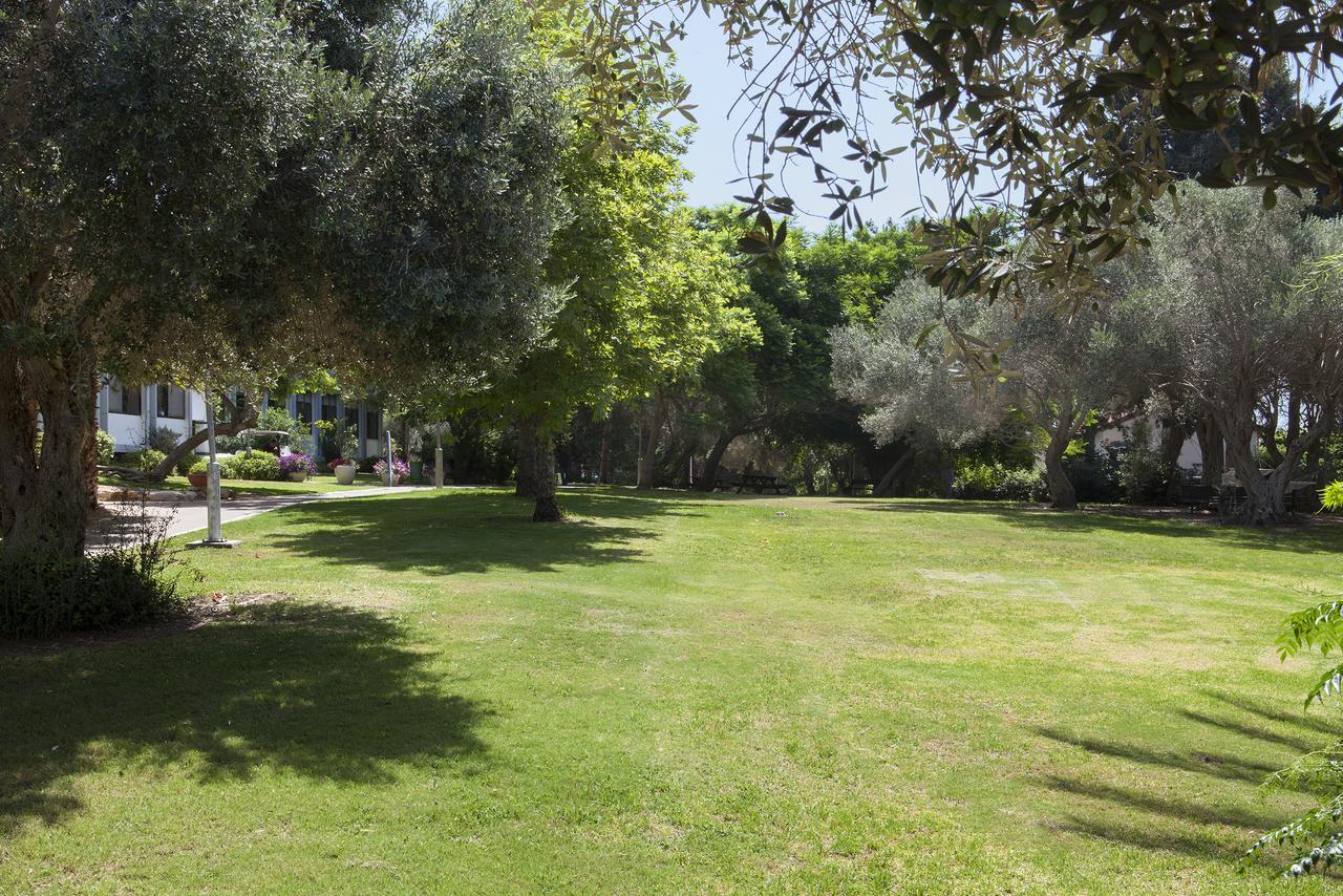Eden Inn Zihron Yaakov Exterior foto